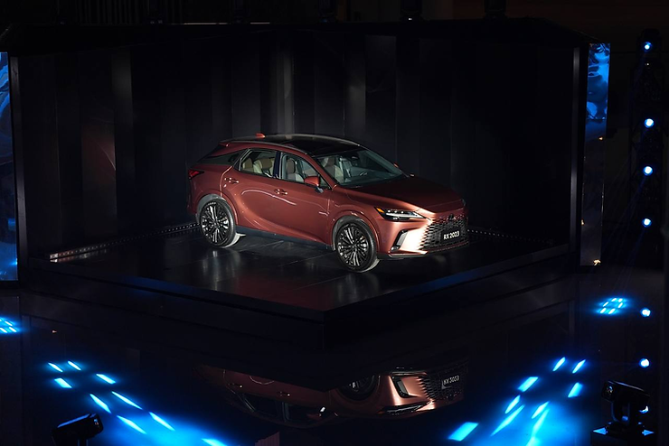 Lexus RX gained popularity in 1998, seeking distinctive identity