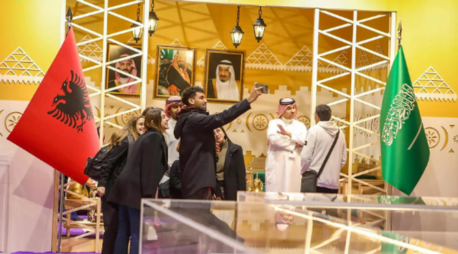 “Jusoor” Exhibition by the Ministry of Islamic Affairs Concludes Successfully in Albania