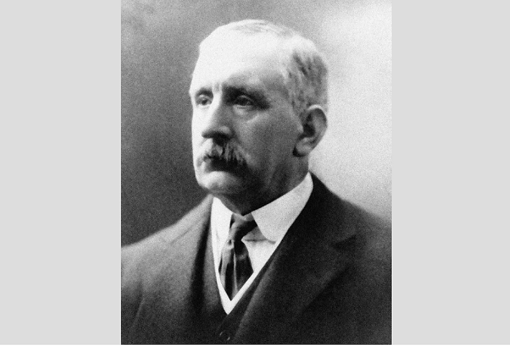 Henry Edmunds played a pivotal role in founding Rolls-Royce Motor Cars, arranging the historic meeting of Henry Royce and Charles Rolls