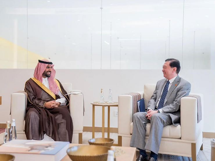 Culture Minister Receives Chinese Ambassador Extraordinary and Plenipotentiary to Saudi Arabia