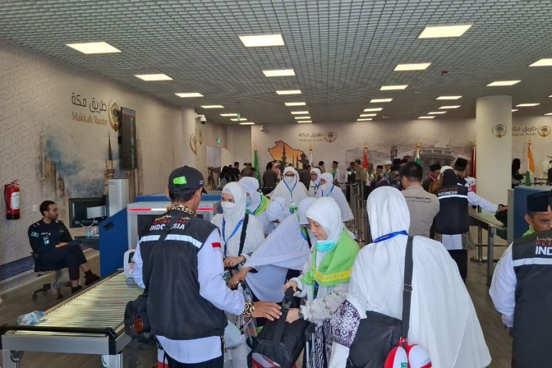Indonesia’s First Group of Pilgrims Arrives in Madinah