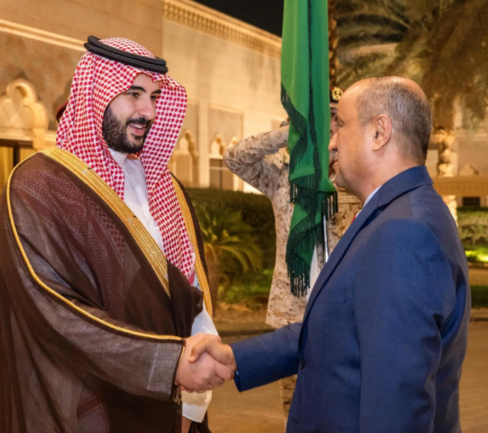 The Saudi Defense Minister meets the Prime Minister of Yemen.