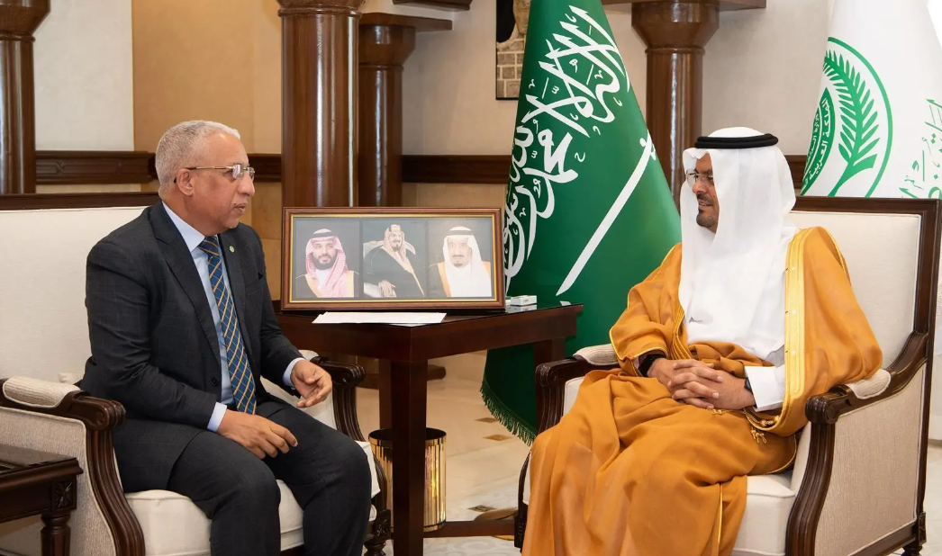 Deputy Governor of Makkah Region meets with the Mauritanian Ambassador.