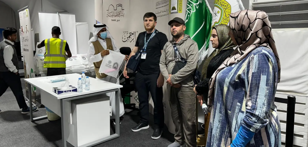 Islamic Affairs Ministry Welcomes First Pilgrims at Al-Batha Border for 1446 Hajj