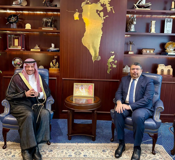 Saudi Envoy Meets Bahraini Minister to Discuss Utilities Cooperation