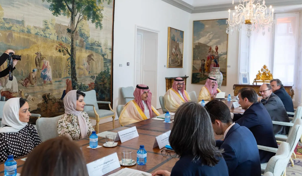 Islamic Affairs Ministry Launches Sharia Education Initiatives at Al-Taneem Mosque (en)