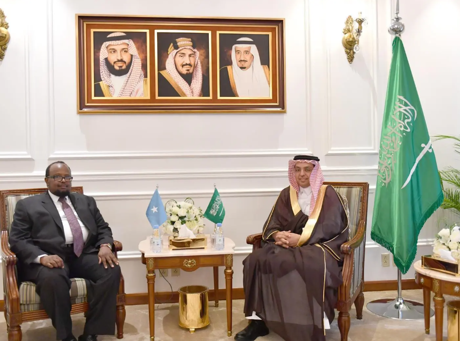 Foreign Ministry’s Makkah branch hosts Somalia’s OIC chargé d’affaires