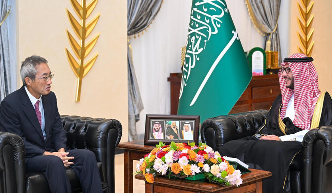 The Governor of Northern Borders Region meets with the French Consul General