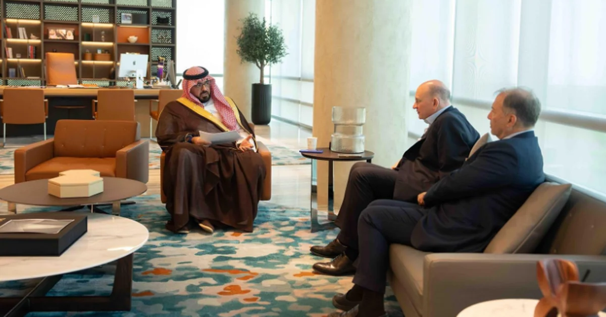 Economy and Planning Minister Meets with HSBC Group Chairman