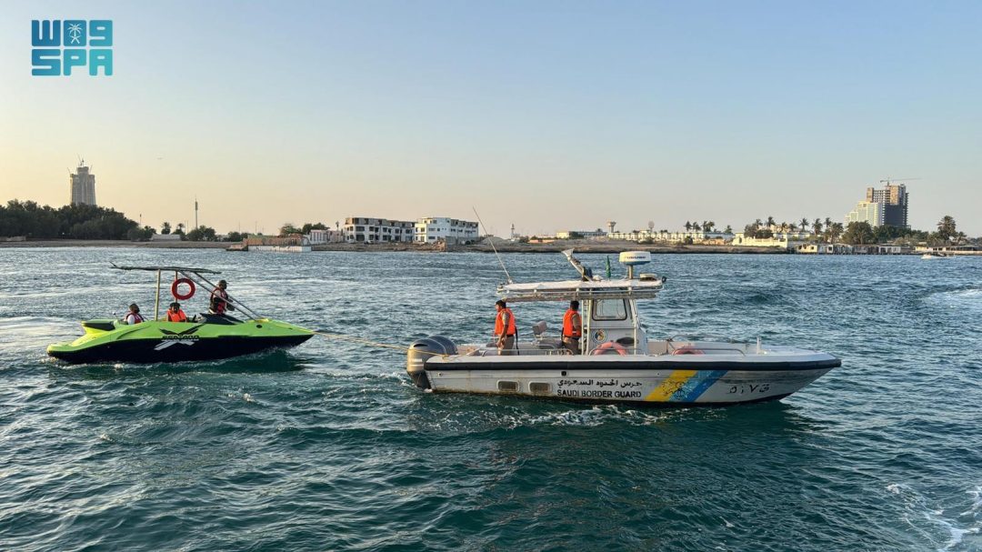 Jeddah Border Guard Rescues Citizen Stranded at Sea