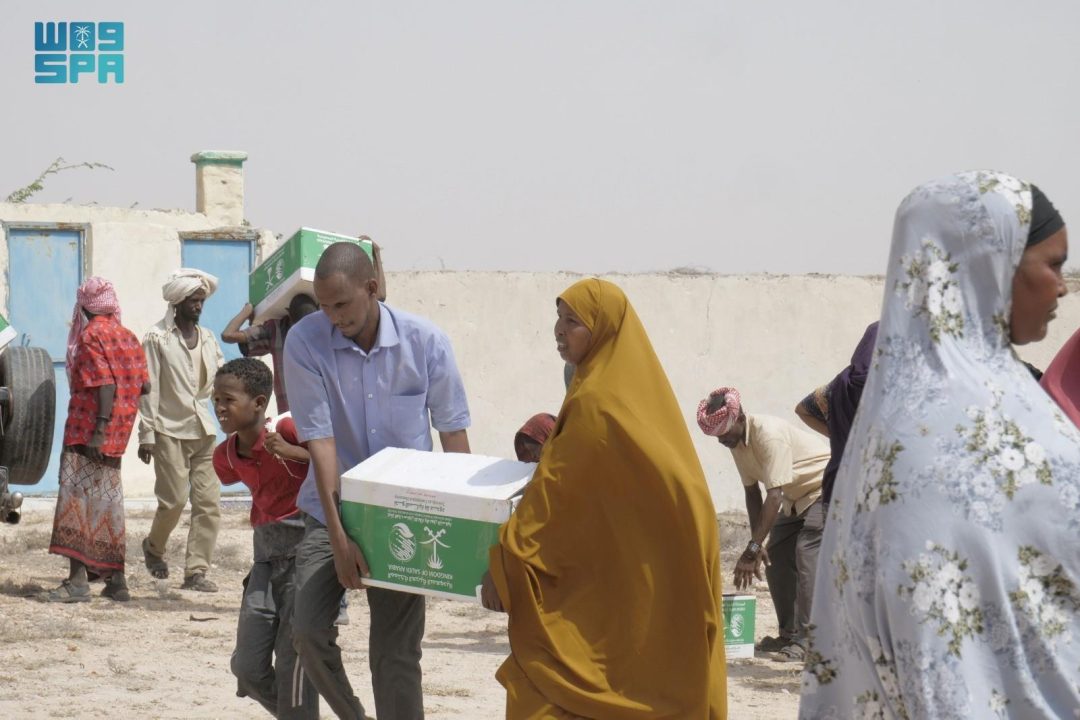 KSrelief Distributes 945 Food Baskets in Somalia