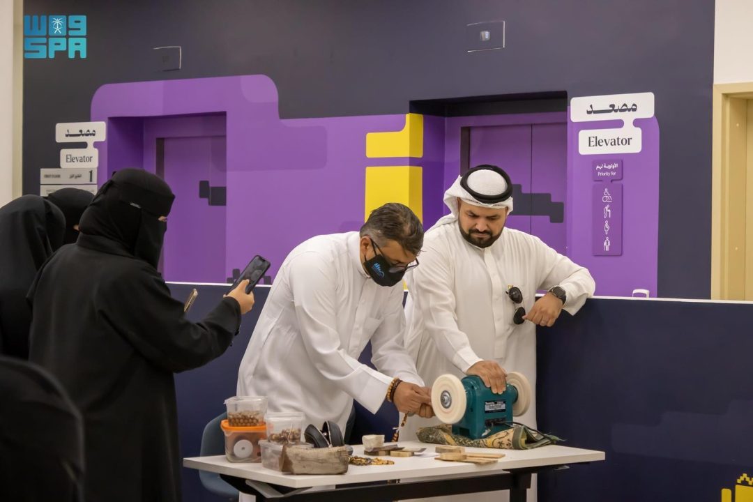 Sakaka Workshop Showcases Traditional Olive Wood Prayer Beads Art