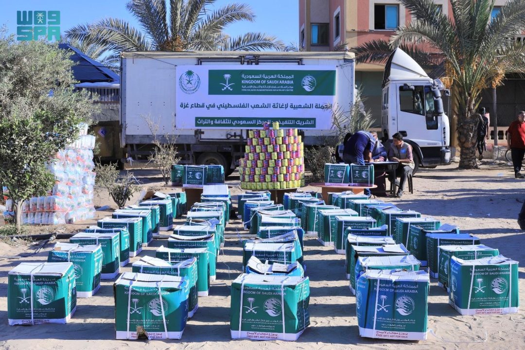 KSrelief Distributes Relief Aid to Displaced Children’s Camps in Gaza