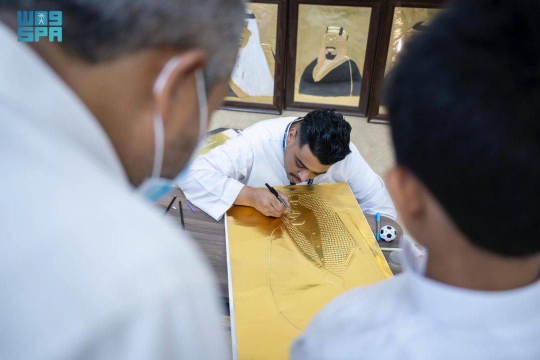 Copper Artist with Disability Showcases Talent at Saudi Falcons and Hunting Exhibition