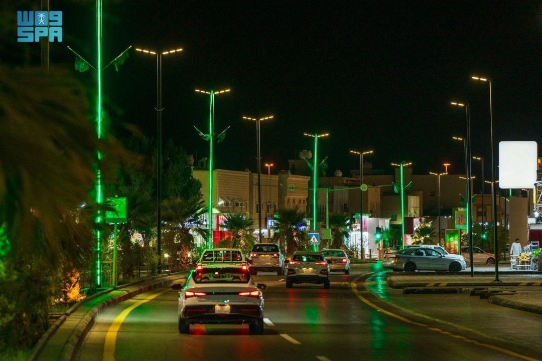Rafha Streets, Squares Adorned in Green Ahead of 95th Saudi National Day Celebrations
