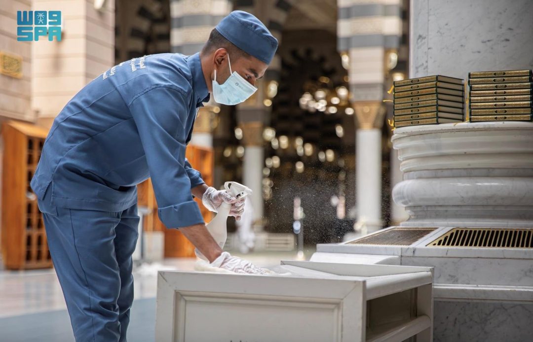 Prophet’s Mosque Sanitized with 2,700 Liters of Disinfectant for Friday Prayer