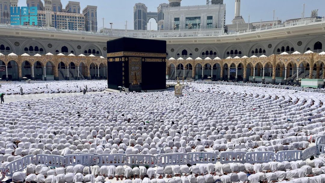 Grand Mosque Imam Urges Muslims to Prioritize Righteous Deeds in Friday Sermon