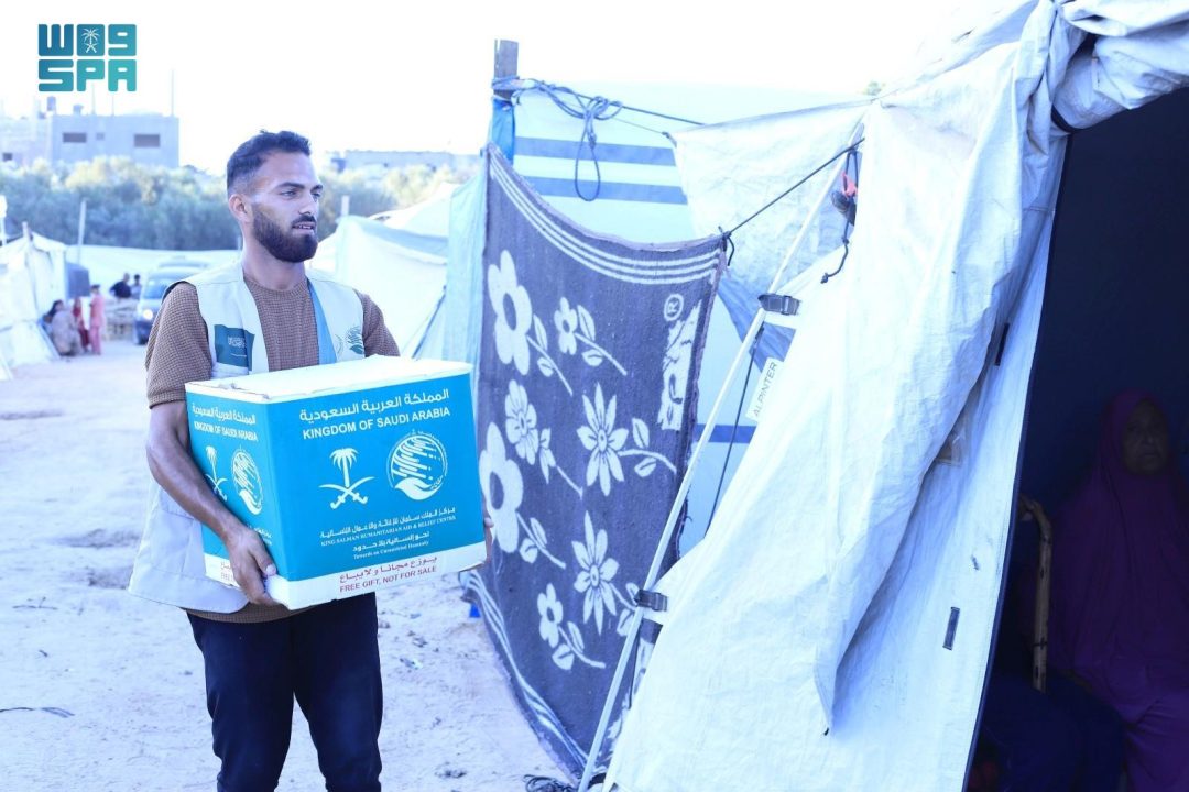 KSrelief Continues Food Aid Distribution in Gaza Strip