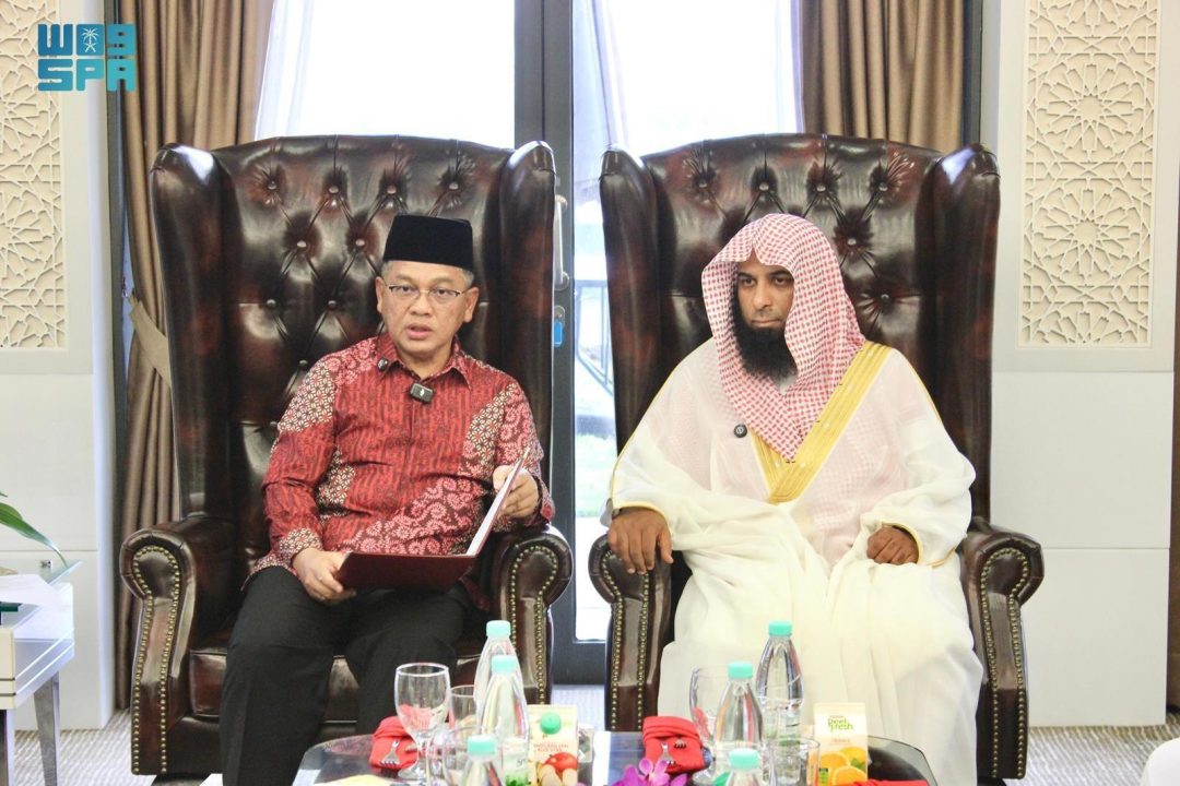 Malaysian Religious Affairs Minister Meets with Imam of Prophet’s Mosque