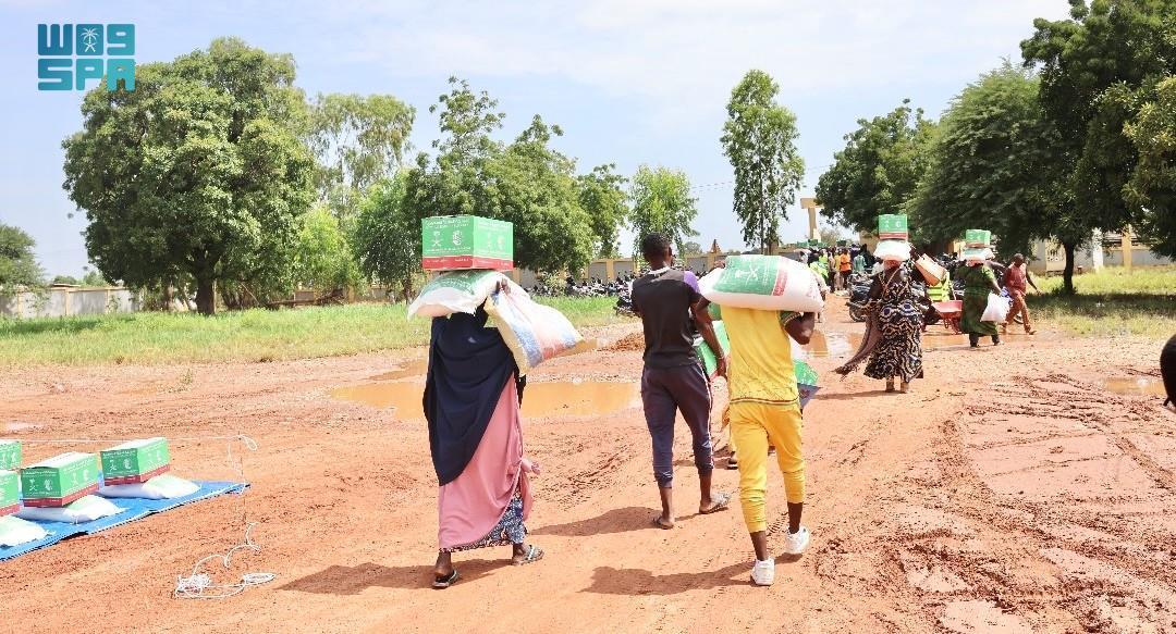 KSrelief Distributes 1,100 Food Baskets to Families in Burkina Faso