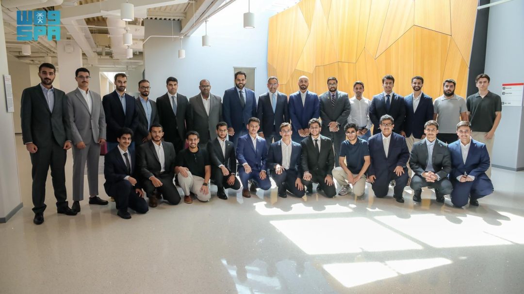 Industry Minister Meets with Scholarship Students in North Carolina, USA