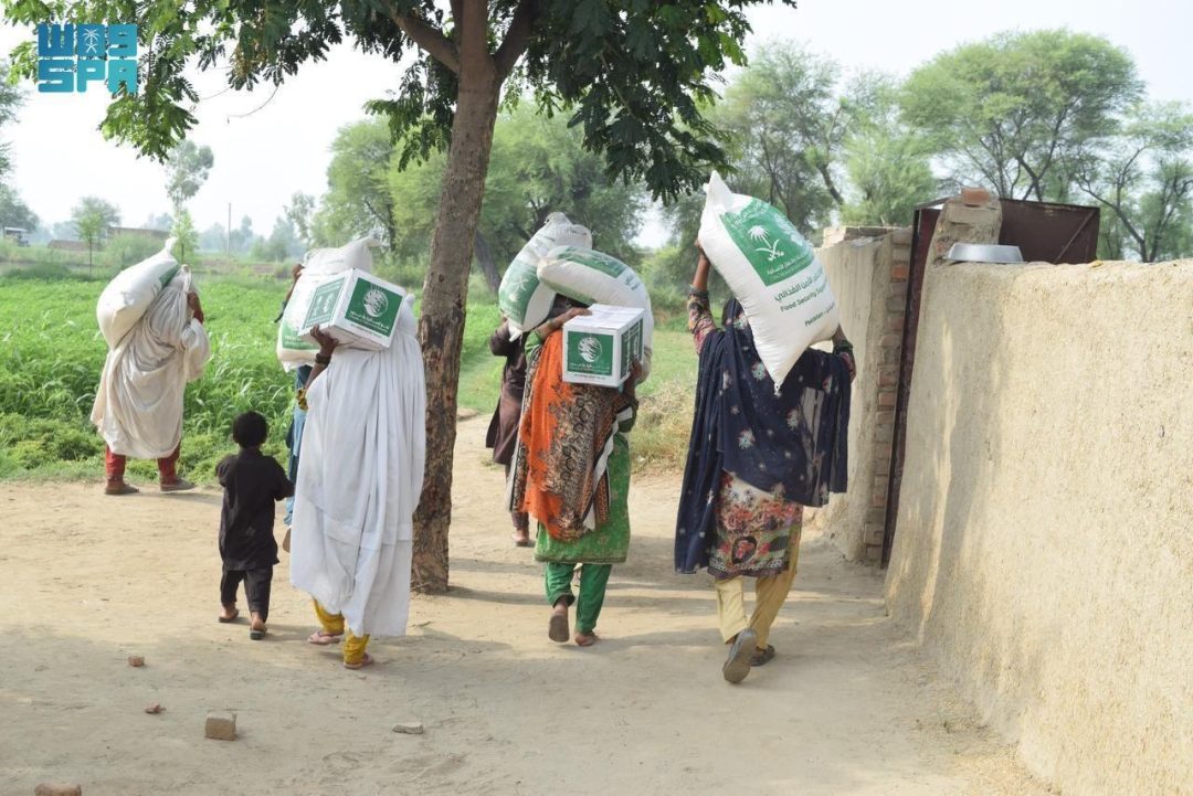 KSrelief Distributes 3,255 Food Baskets in Pakistan