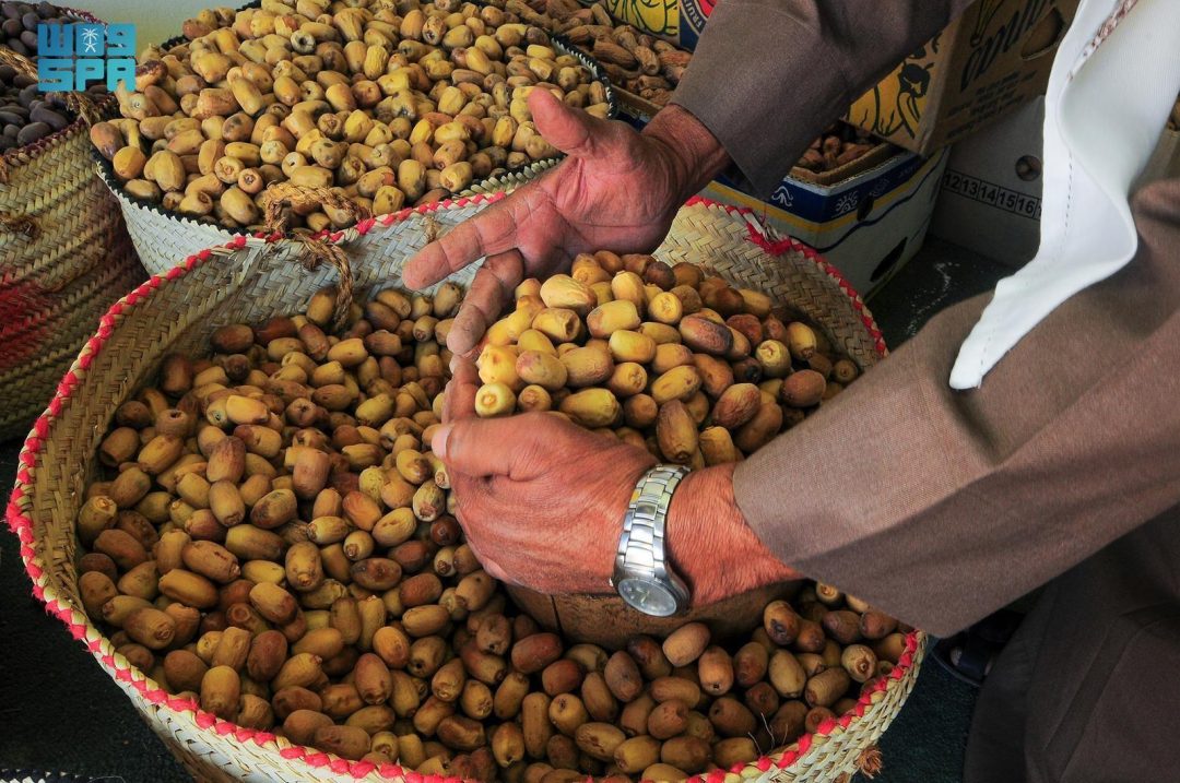 Najran Date Market Thrives with Trade in Al-Bayad and Al-Mawakil Harvests