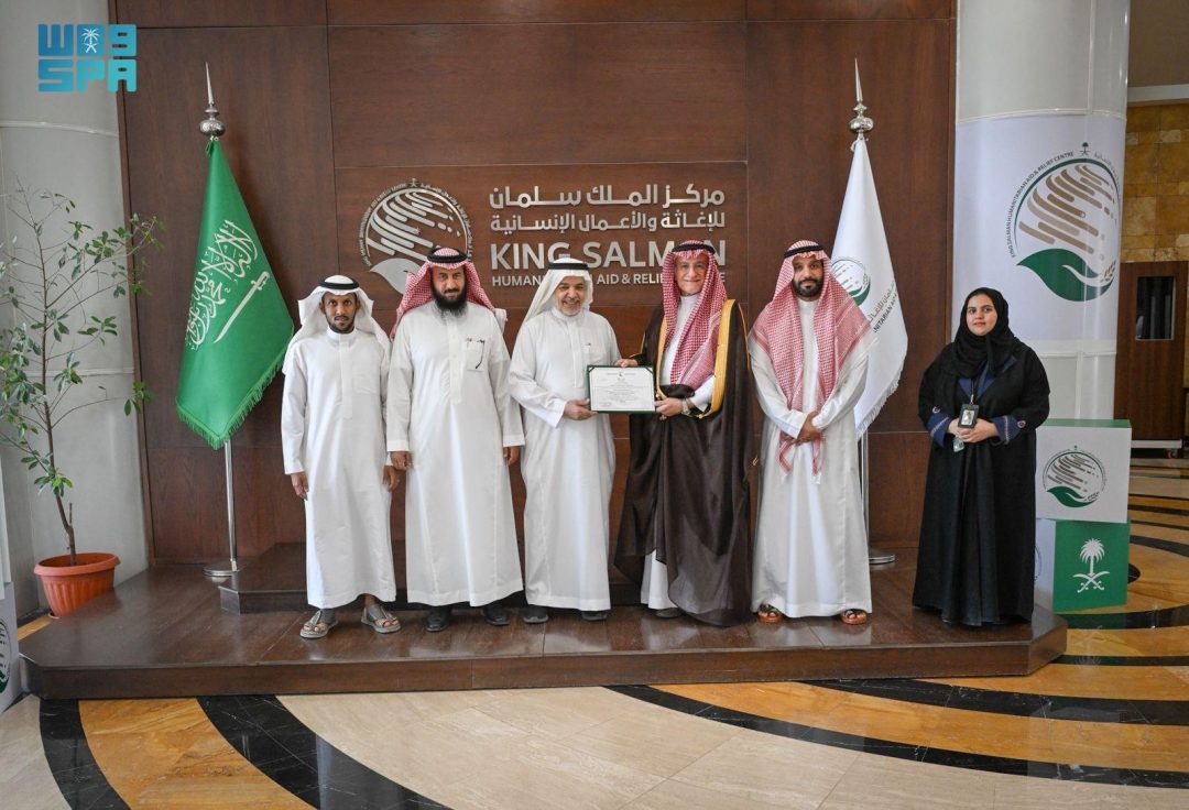 KSrelief Delivers Certificate to Human Development Association to Operate Outside Kingdom