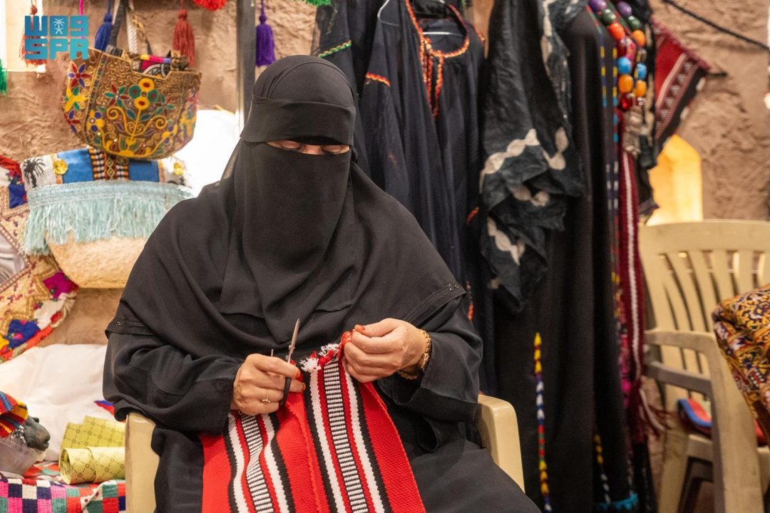 Sadu Weaving Shines at Hail Heritage Festival, Revives Bedouin Craftsmanship
