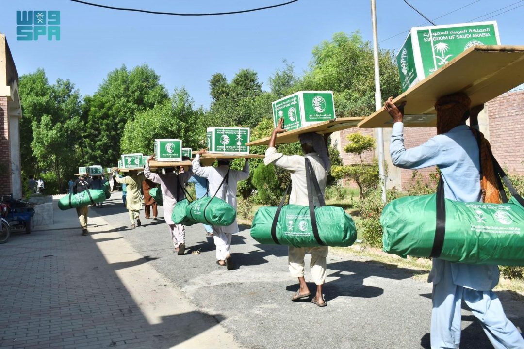 KSrelief Distributes 4,659 Shelter Bags in Pakistan