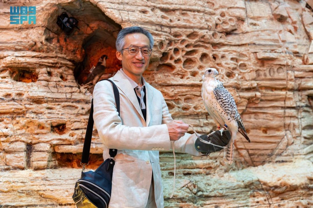 Japanese Ambassador Visits International Falcon Breeders Auction