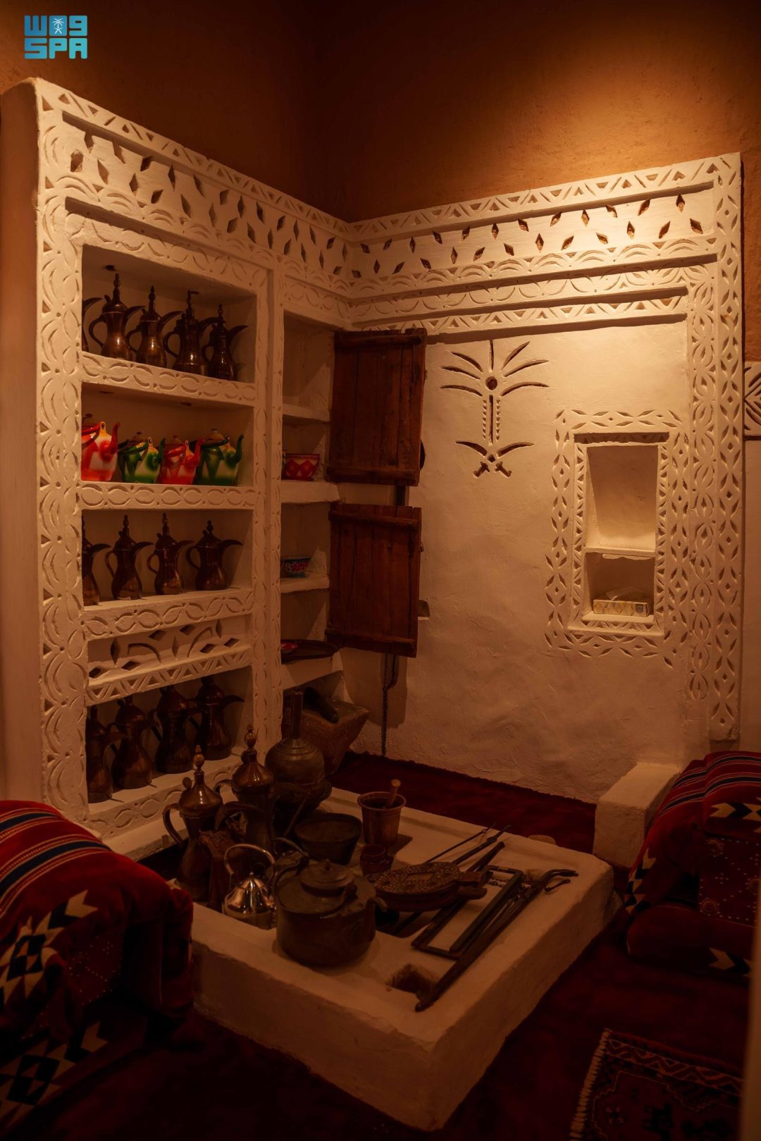 Al-Masmak Palace Hosts ‘Two Swords and a Palm’ Exhibition Showcasing the Journey of the National Emblem