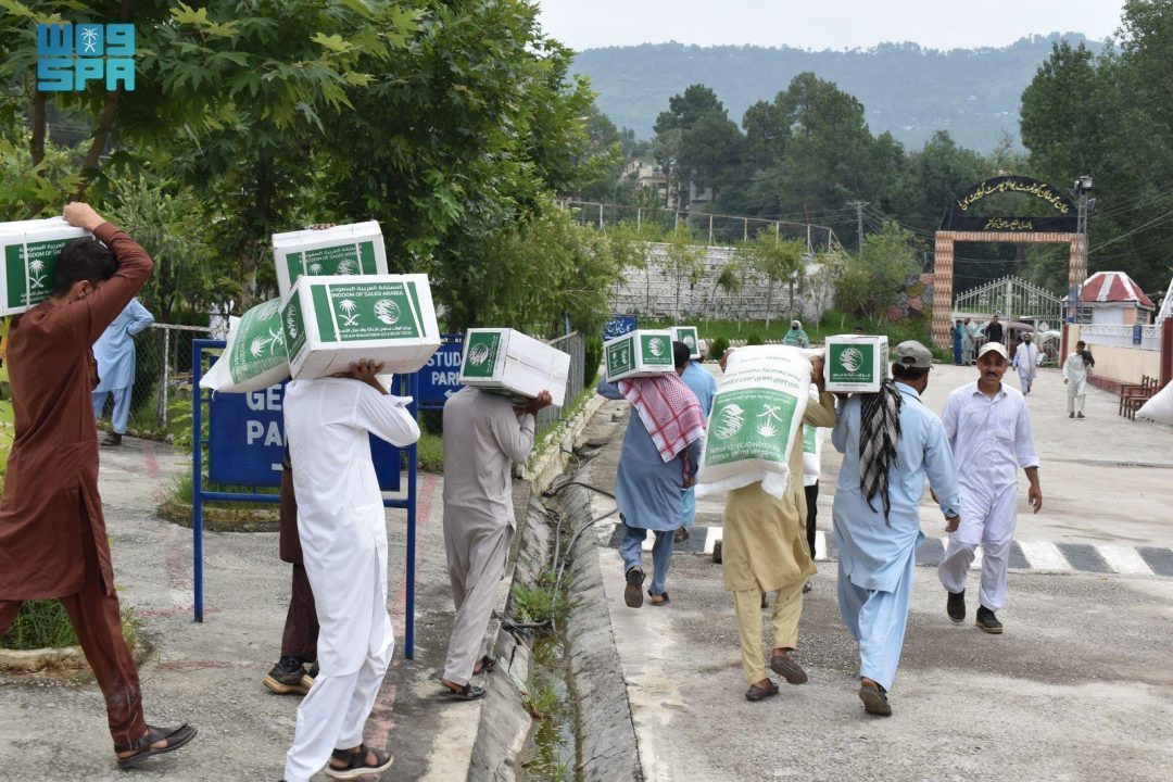 KSrelief Distributes 2,167 Food Baskets Across Several Regions in Pakistan