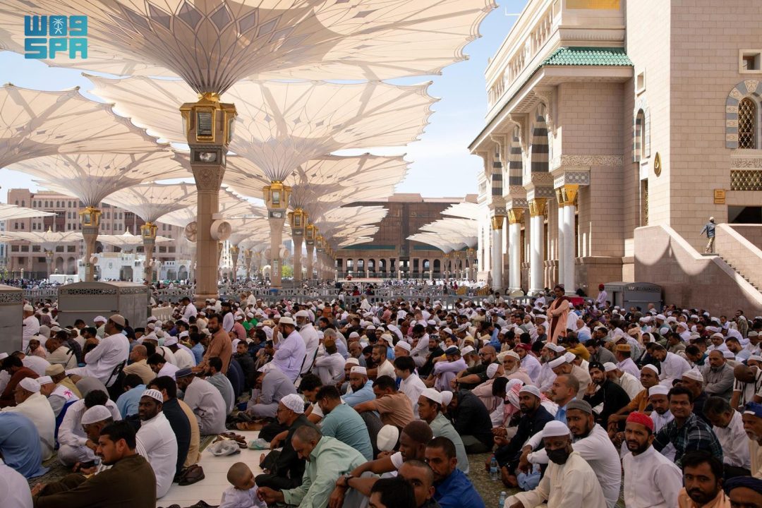 Prophet’s Mosque Imam Warns against Arrogance and Extravagance