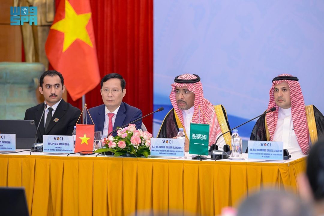 Minister of Industry Witnesses Signing of Five Investment Agreements at Saudi-Vietnamese Business Forum in Hanoi