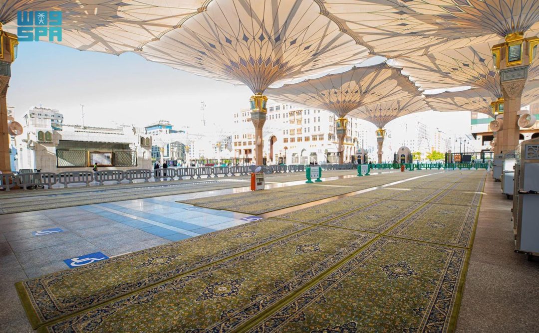 Prophet’s Mosque’s Carpets Serviced for the Comfort of Worshippers