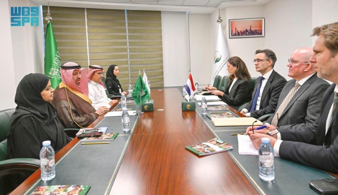 Senior KSrelief Official Meets Dutch Foreign Ministry Chief