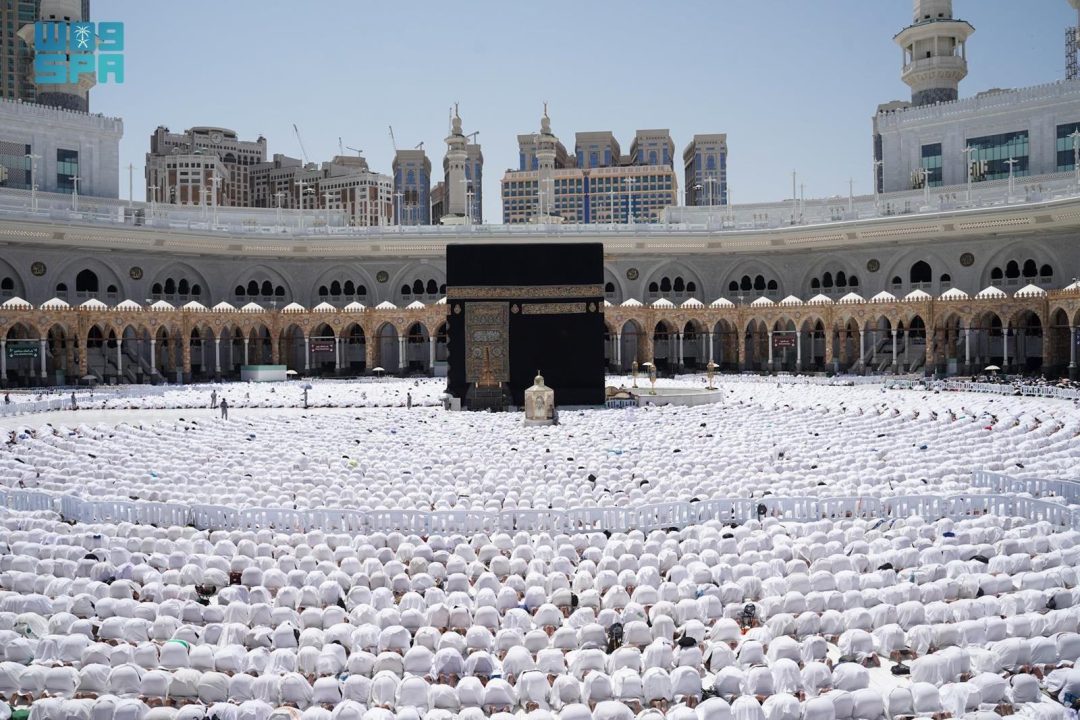 Grand Mosque Imam Urges Muslims to Uphold Honesty at Friday Sermon