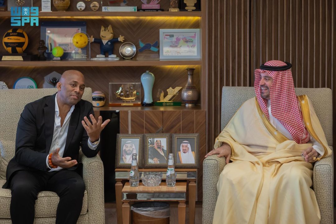 Olympic Committee President Meets with President of International Mixed Martial Arts Federation