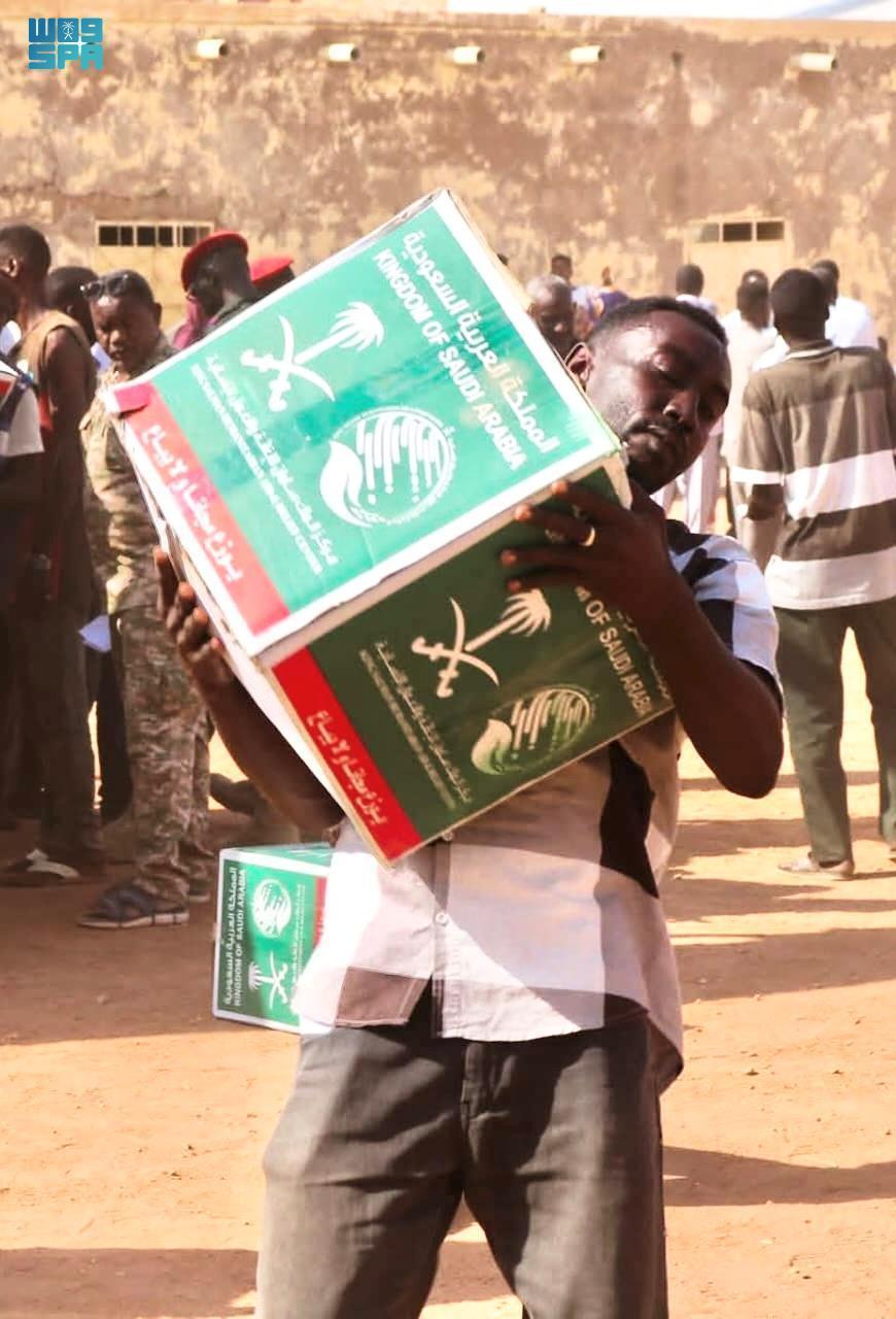 KSrelief Distributes 500 Food Baskets in Sudan