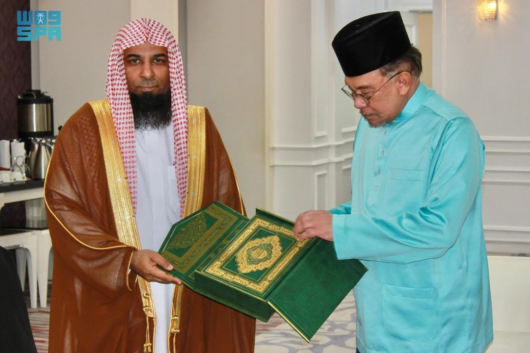 Malaysian Prime Minister Receives Imam of Prophet’s Mosque