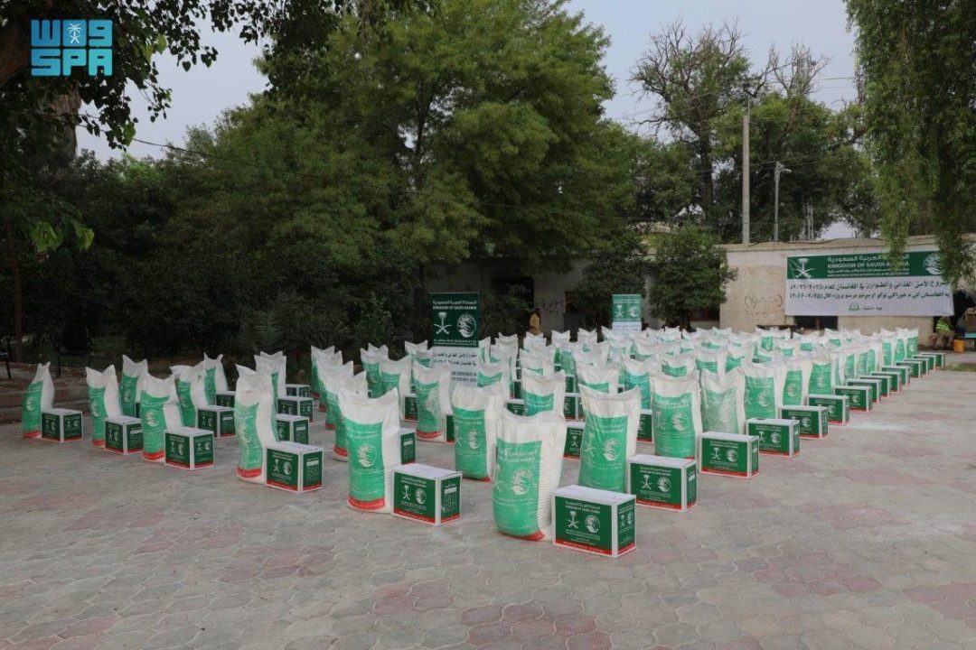 KSrelief Distributes 202 Food Baskets to Afghan Returnees in Nangarhar Province