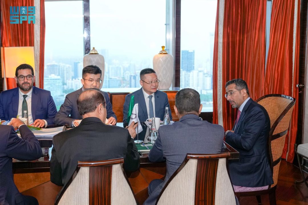 Industry Minister Discusses Localization of High-Value Industries with Chinese Companies