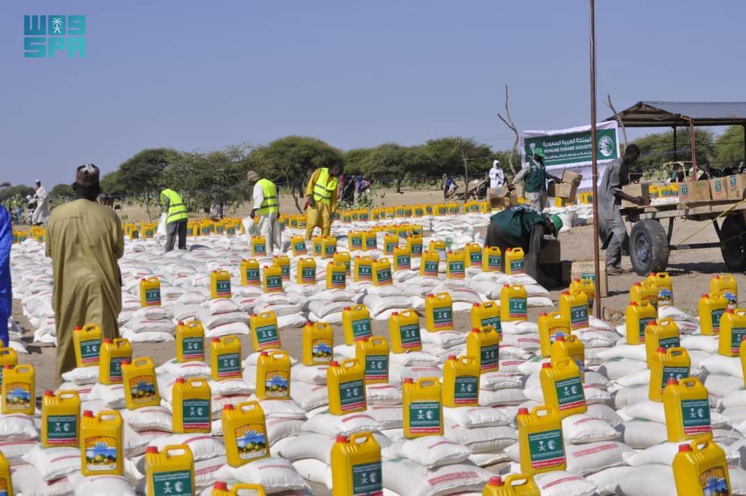 KSrelief Distributes 1,100 Food Baskets in Chad