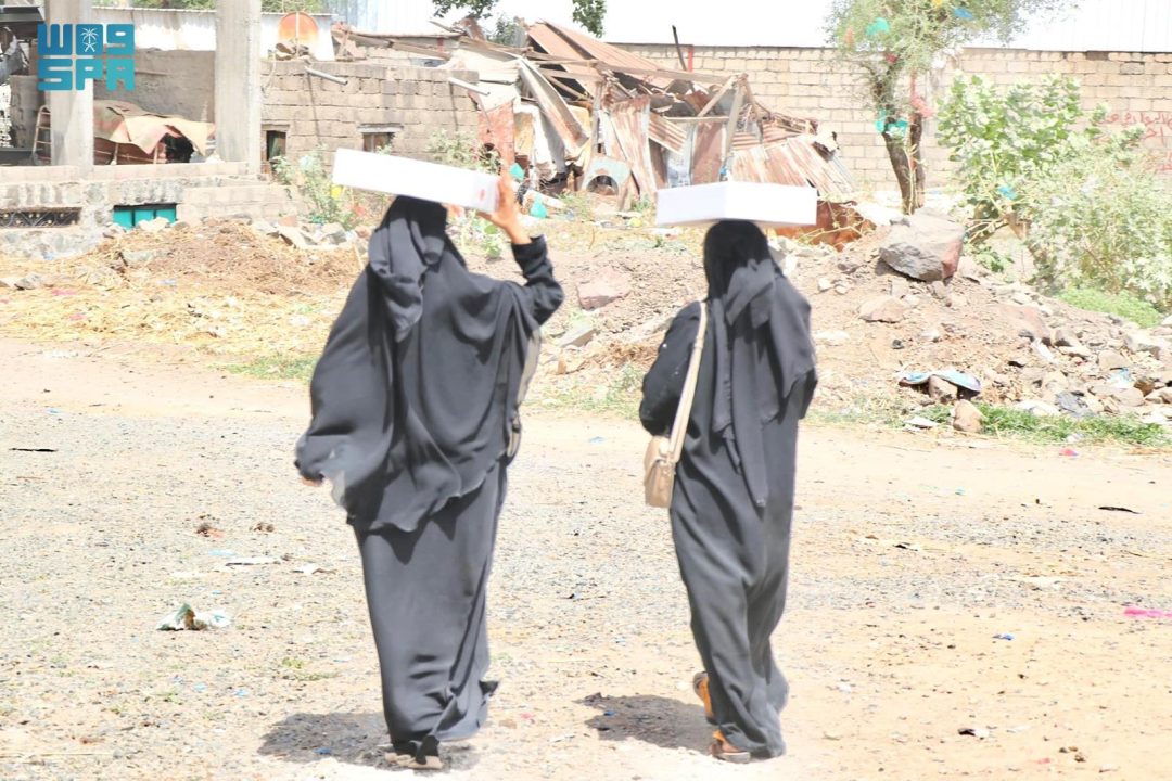 KSrelief Distributes 3,000 Cartons of Dates in Yemen’s Taiz