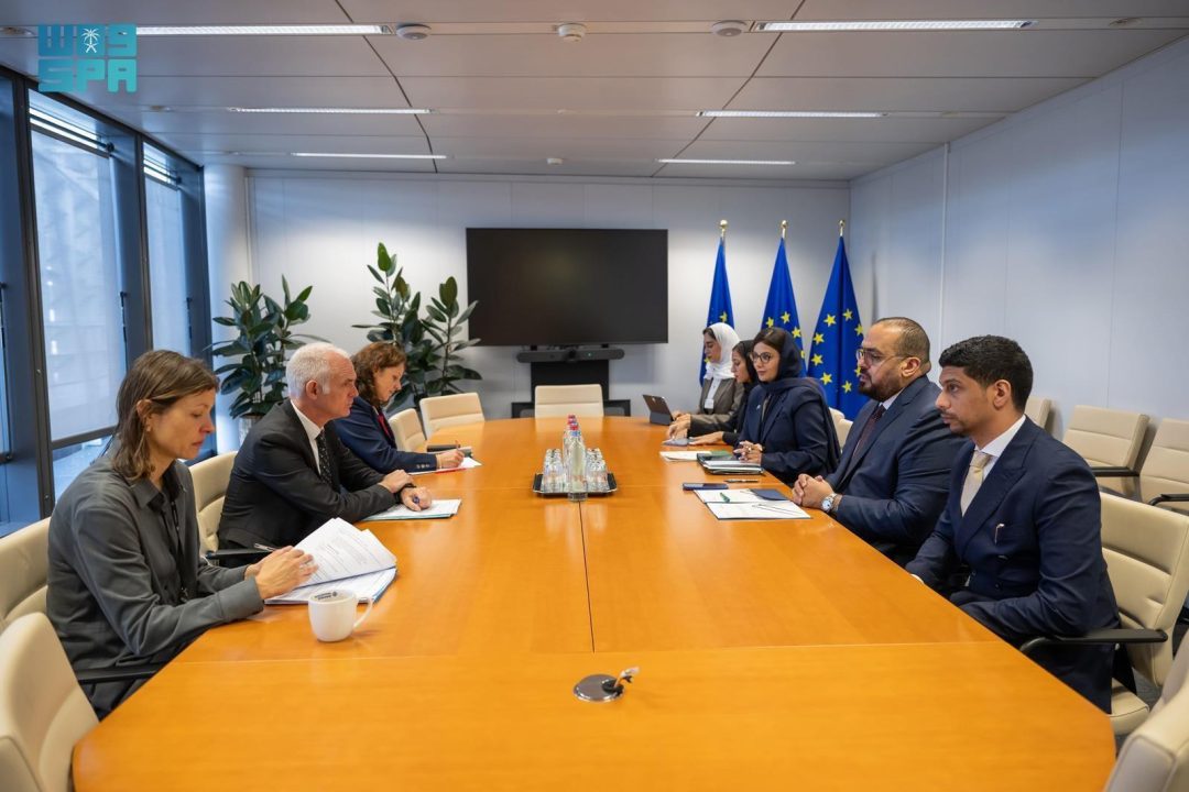 Economy Minister Meets with Diplomatic Advisor to President of the European Commission