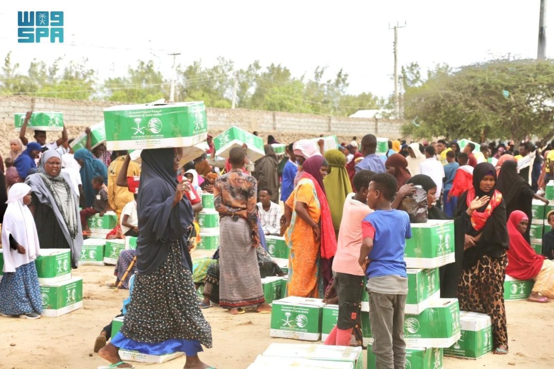 KSrelief Provides Shelter and Clothing to Displaced Somalis