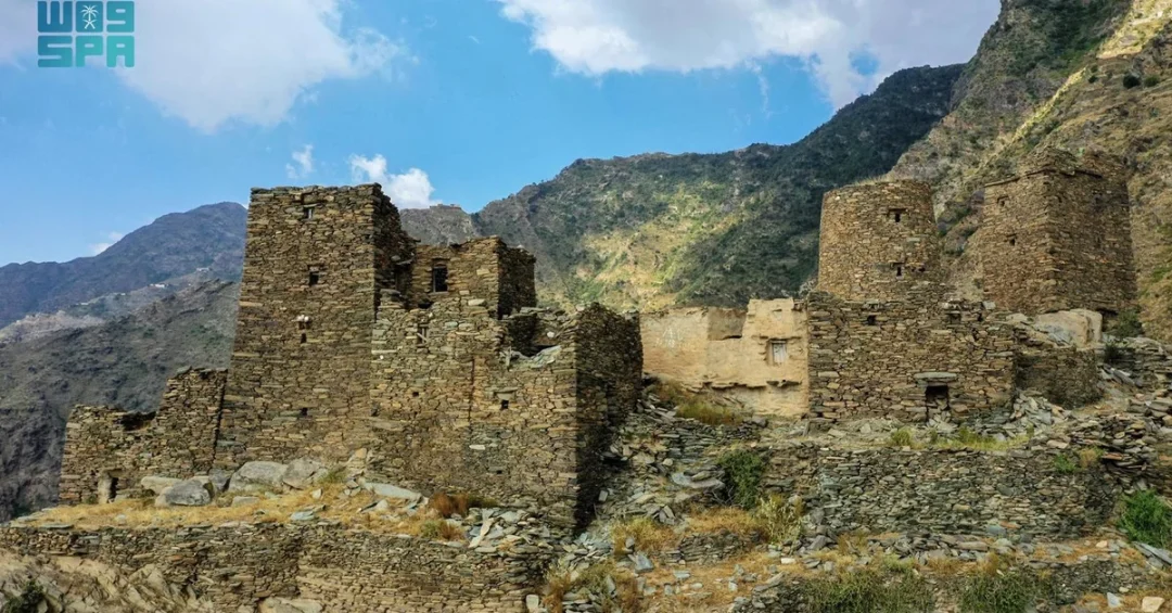 Young Saudi Tour Guides Transform Tourism Experience in Jazan Region