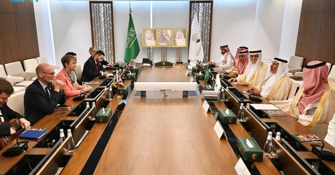 KSrelief, UK Foreign Secretary Discuss Global Humanitarian Aid