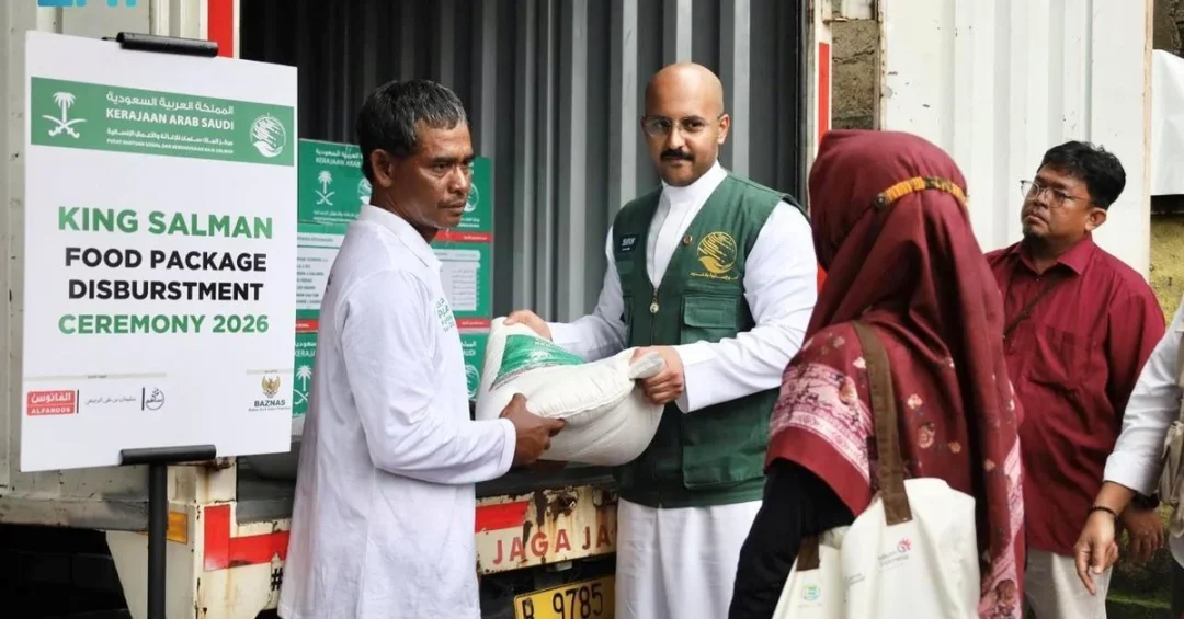 KSrelief Distributes Food Aid to 314 People in East Jakarta